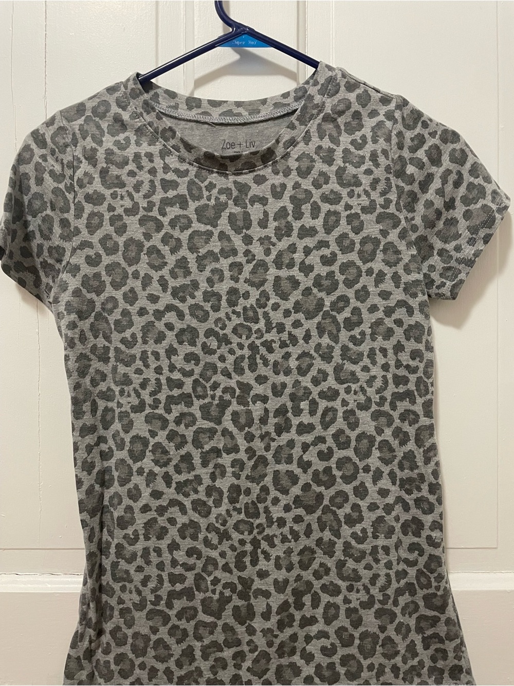 Zoe + Liv Women's Leopard Print Short Sleeve Gray Crew Neck T-Shirt Size XS